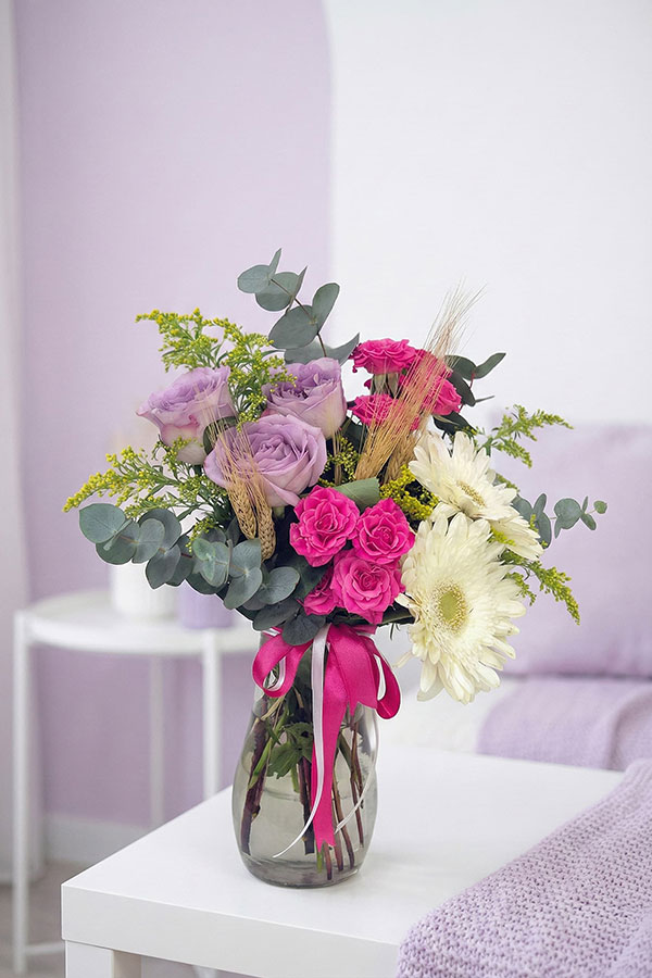 Lavanta Esintisi Lila Gül ve Beyaz Gerbera Aranjmanı