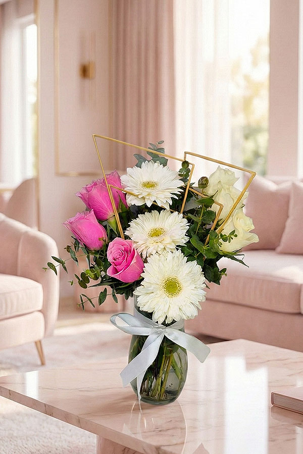 Geometrik Düşler Pembe Gül ve Beyaz Gerbera Aranjmanı