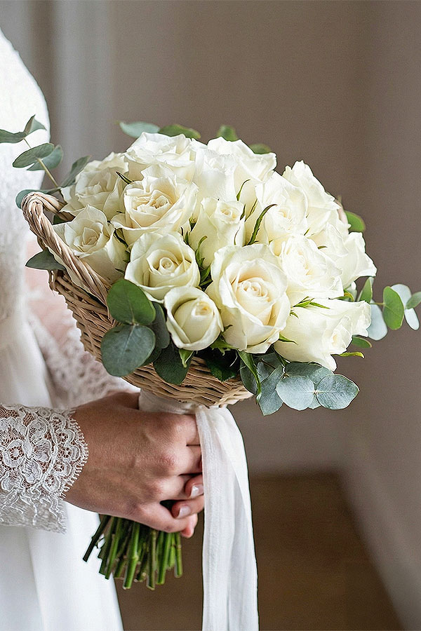 Saf Masumiyet Beyaz Gül Gelin Buketi