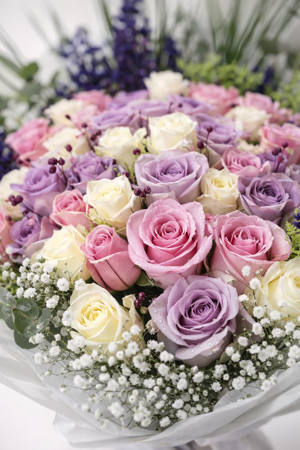 Sonsuz Aşkın Renkleri 71 li Karışık Gül Buketi